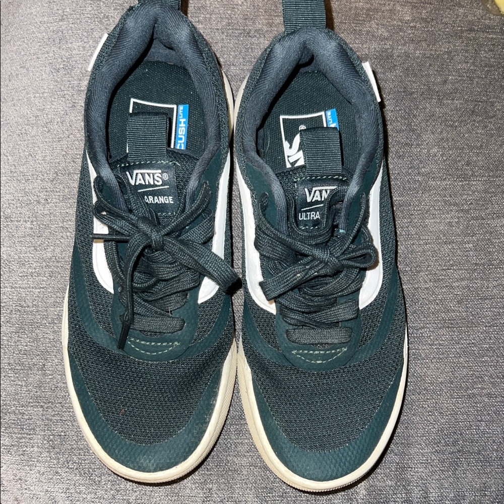 Vans Men's Black and White UltraRange Sneakers